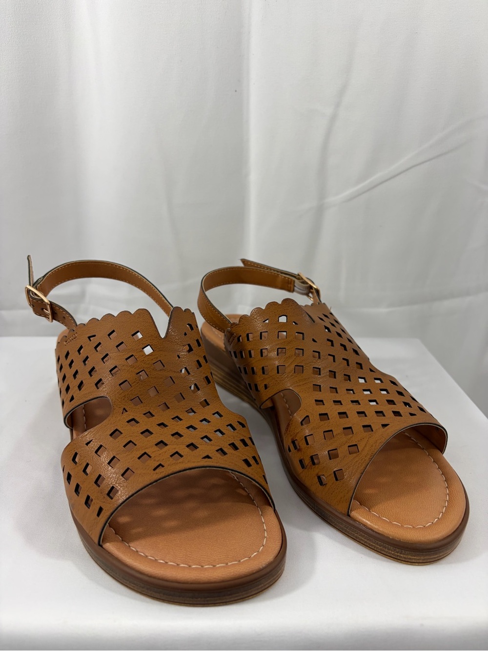 NWT Tuscany East Street Women's Size 7W Tan Cutout Slingback Sandals